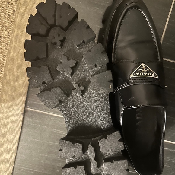 Prada moccasins pointed toe size 8 - Picture 3 of 4